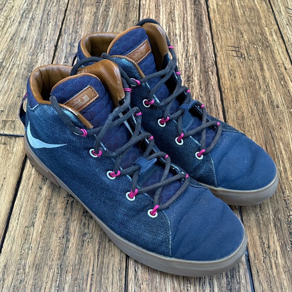 Nike Lebron Lifestyle Shoes Mens Size 9.5